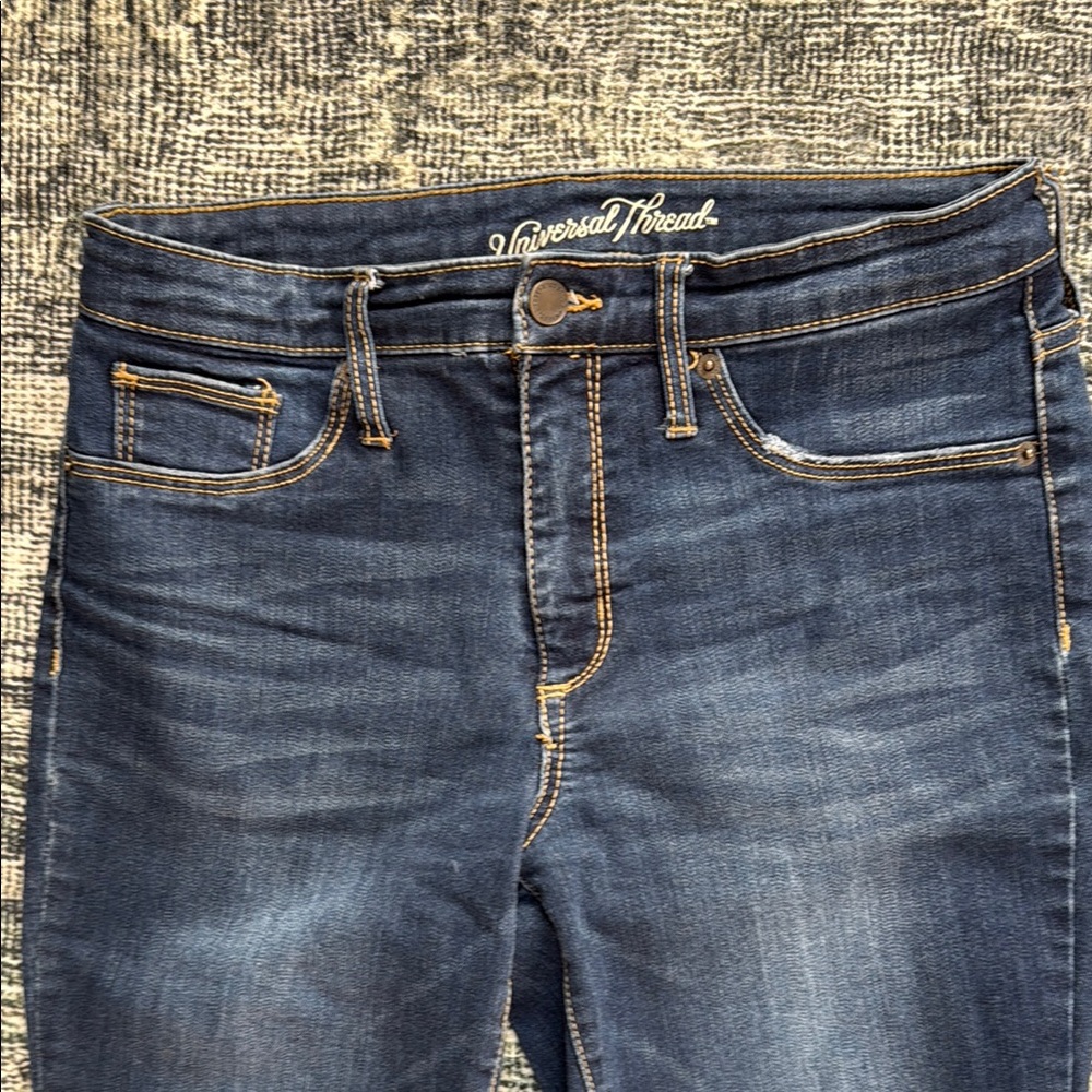Universal Threads Distressed Jeans - Picture 4 of 7